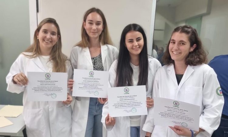 UNPHU- COSMOS dictó curso ‘Soporte Básico de Vida’ con enfermeras magísteres de Barcelona