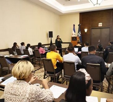 SNS ofreció capacitación sobre detección y tratamiento del déficit auditivo infantil