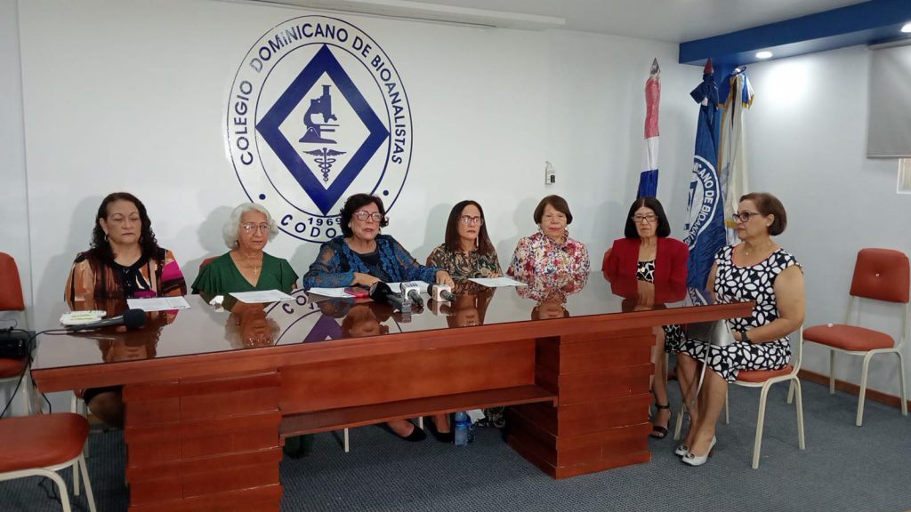 Bioanalistas piden al Gobierno aumentar sus pensiones