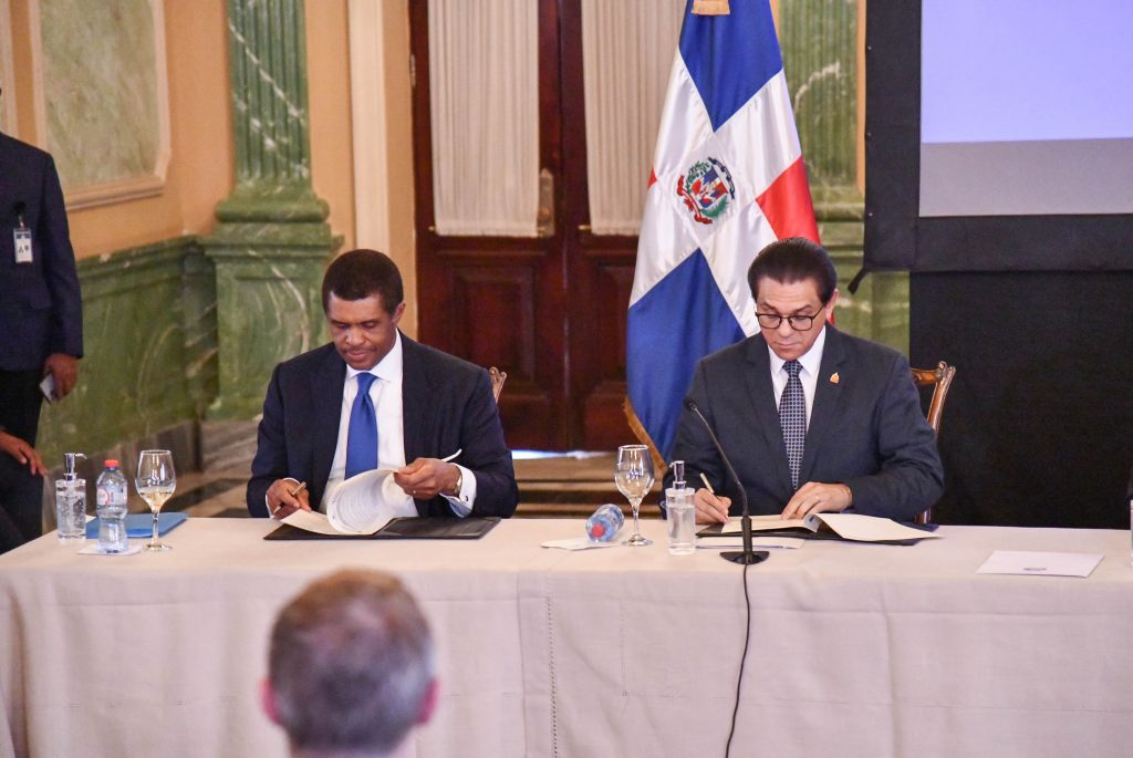 Gobierno dominicano firmó convenio con la UASD y el Sistema de Salud Académico de Medicina Montefiore Gobierno dominicano firmó convenio con la UASD y el Sistema de Salud Académico de Medicina Montefiore