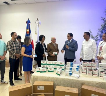 Salud Pública entregó medicamentos para pacientes diabéticos y con cáncer en Santiago