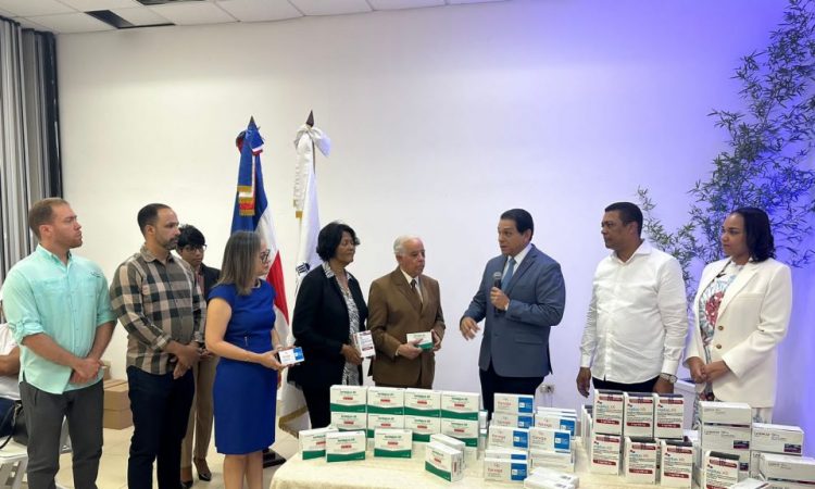 Salud Pública entregó medicamentos para pacientes diabéticos y con cáncer en Santiago