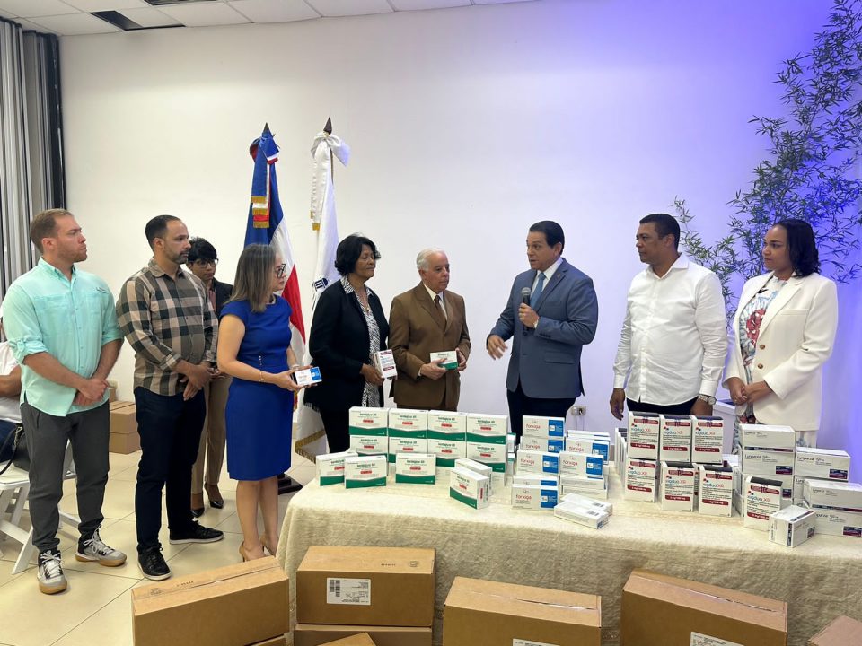 Salud Pública entregó medicamentos para pacientes diabéticos y con cáncer en Santiago Salud Pública entregó medicamentos para pacientes diabéticos y con cáncer en Santiago