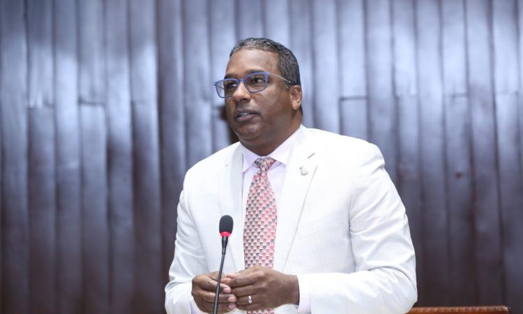 Legislador de La Vega por el Partido Revolucionario Moderno (PRM), Agustín Burgos