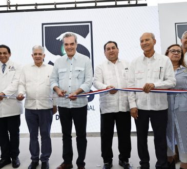 Presidente Abinader reinauguró el remozado Hospital de Villa González