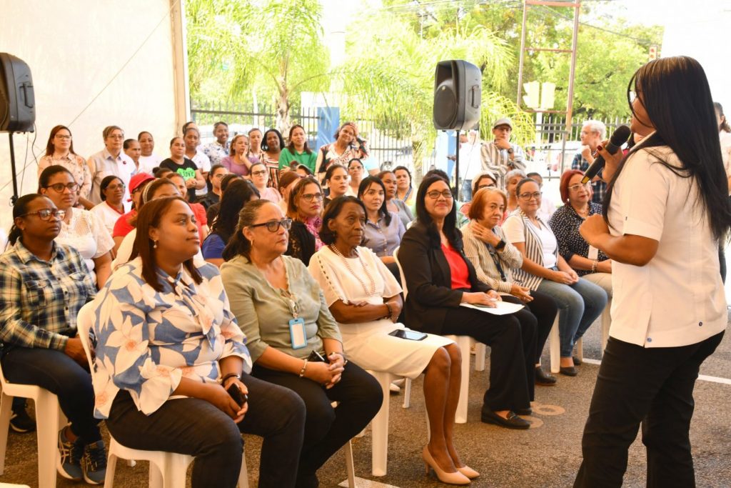 Resaltan importancia de la autoestima en charla por el Día de las Madres Resaltan importancia de la autoestima en charla por el Día de las Madres
