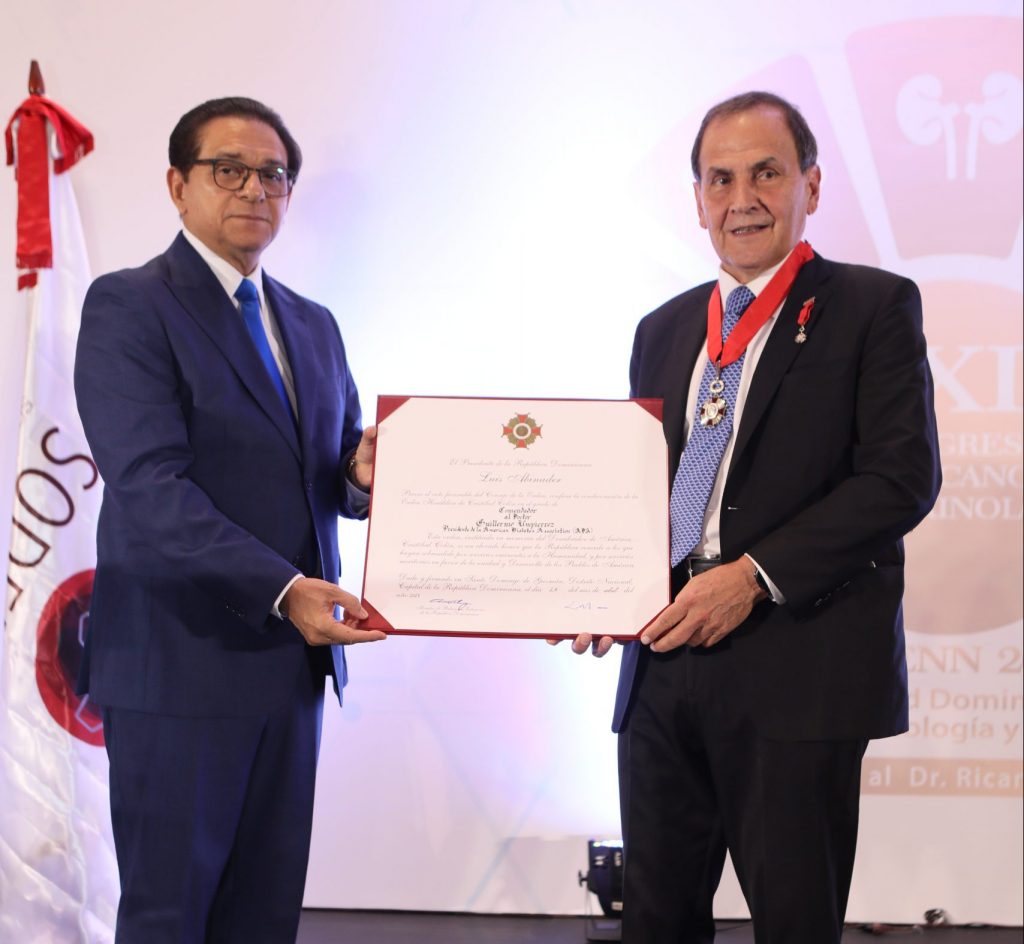 Dr. Guillermo Enrique Umpierrez recibió Orden Heráldica de Cristóbal Colón en el Grado de Comendador