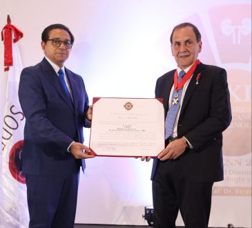 Dr. Guillermo Enrique Umpierrez recibió Orden Heráldica de Cristóbal Colón en el Grado de Comendador