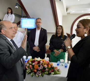 Dr. Rafael Mieses asumió dirección del Hospital San Vicente de Paúl