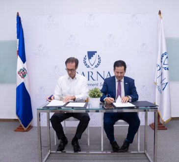 ARAPF y Barna firman acuerdo para impulsar la capacitación académica