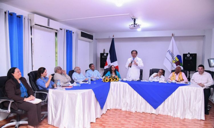 Ministro de salud discutió estrategias para resolver problemáticas del sector en Valverde