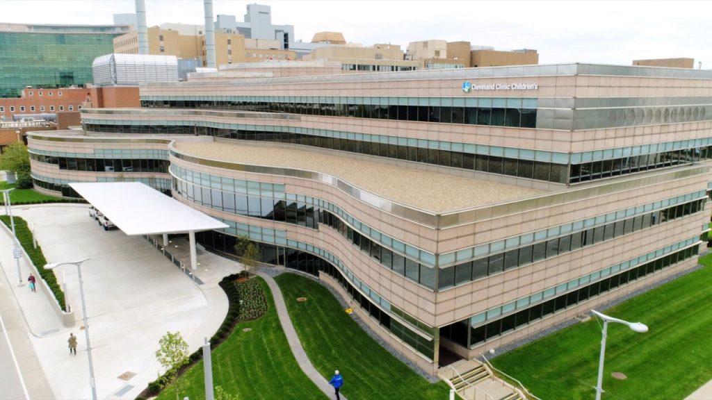 Cleveland Clinic Children’s fue premiada en 10 categorías por U.S. News Cleveland Clinic Children’s