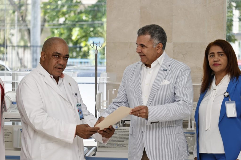 SNS entregó incubadoras neonatales a Maternidad La Altagracia SNS entregó incubadoras neonatales a Maternidad La Altagracia