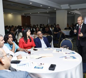 SNS y Sociedad de Ginecología disertaron sobre salud materno fetal