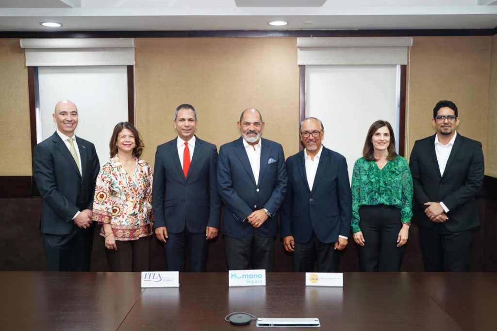 Humano Seguros firma convenio para impulsar su programa de becas