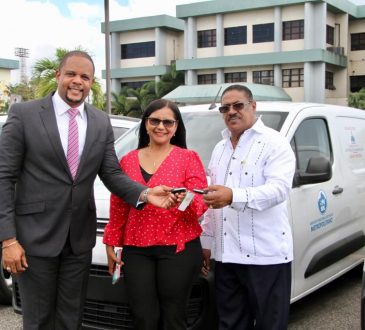 SRSM recibe furgoneta de las donadas por CONAVIHSIDA a 5 regionales de salud