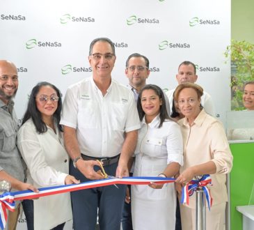 SeNaSa inaugura centro de servicios durante jornada médica en Nagua