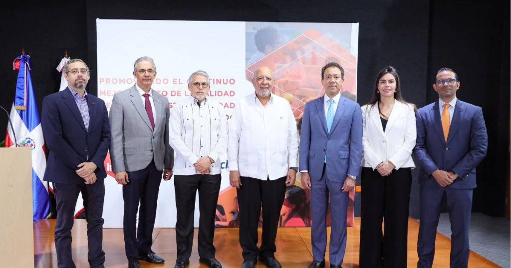 INTEC y Macrotech firman alianza para impulsar la carrera de biomédica