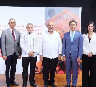 INTEC y Macrotech firman alianza para impulsar la carrera de biomédica