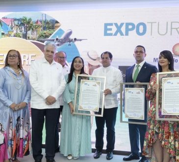 Expoturismo 2023 premió al HOMS por sus aportes al turismo de salud 