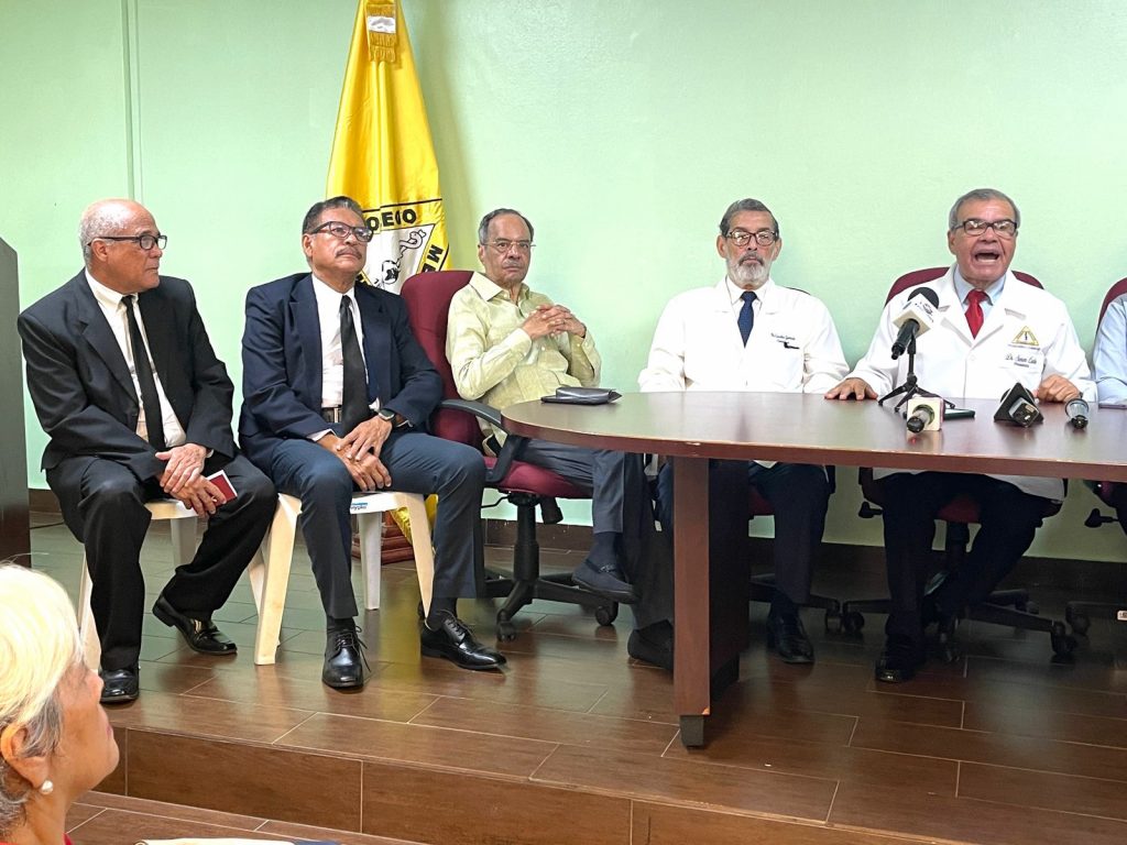 Gremio médico rechaza detención del Dr. Santiago Castro Ventura Gremio médico rechaza detención del Dr. Santiago Castro Ventura