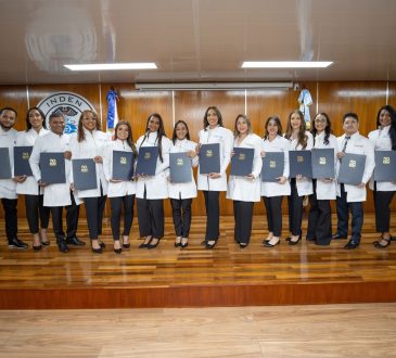 INDEN graduó a 15 residentes en tres especialidades médicas