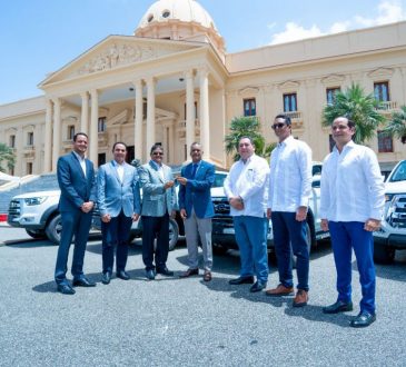 Gobierno entregó 25 camionetas a la Dirección de Servicios de Atención a Emergencias Extrahospitalarias