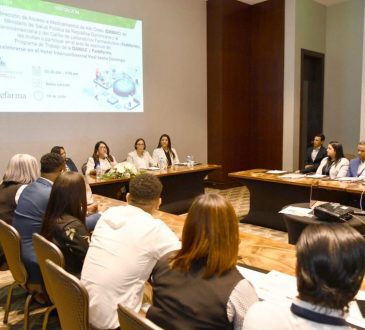 Dirección de Alto Costo capacita a sus colaboradores en atención al usuario