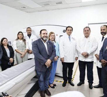 Gobierno entregó tomógrafo al Hospital Traumatológico Juan Bosch