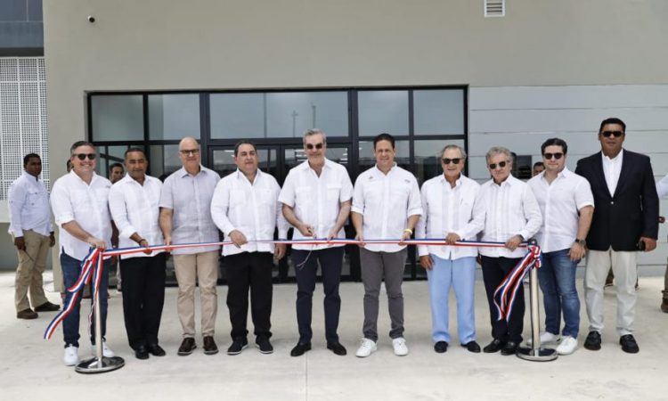 Presidente Abinader inauguró Hospital Municipal Verón, en La Altagracia