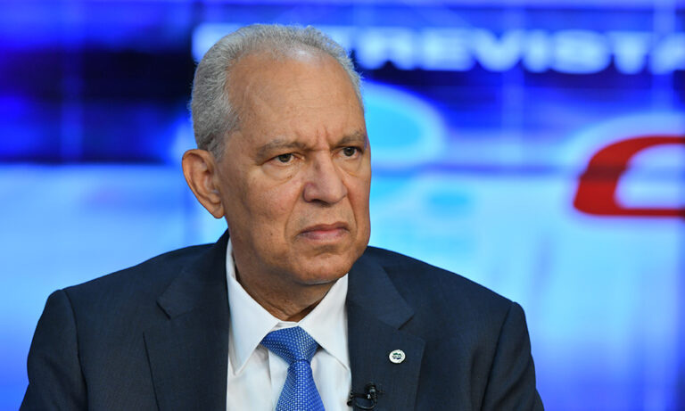 CMD exalta a 'maestro de la medicina' al Dr. Rafael Antonio Sánchez Dr. Rafael Antonio Sánchez Español