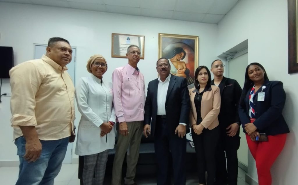 SRSM refuerza acciones contra el dengue en el Materno Infantil de Los Mina