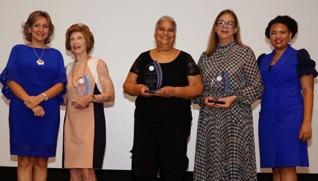Two Oceans reconoció a tres expertas dominicanas por sus aportes a la investigación médica Two Oceans reconoció a tres expertas dominicanas por sus aportes a la investigación médica