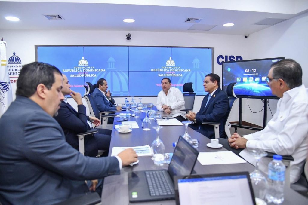Gabinete de Salud discute estrategias para controlar brote de dengue