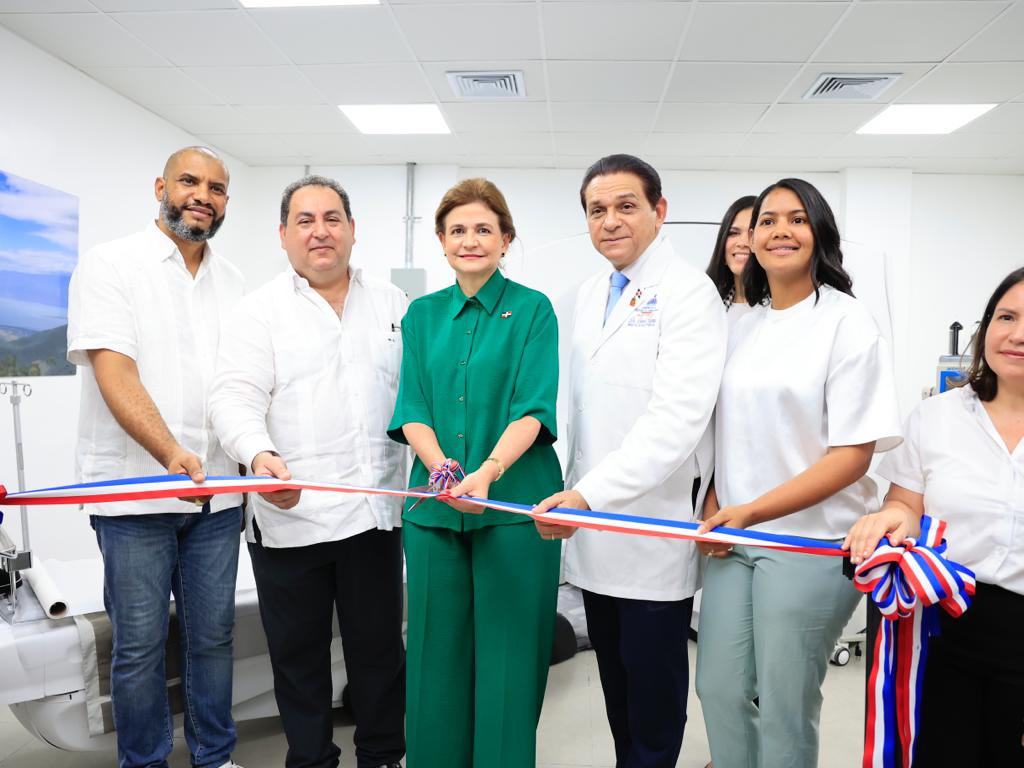 SNS entregó tomógrafo de 128 cortes al Hospital Provincial San Bartolomé SNS entregó tomógrafo de 128 cortes al Hospital Provincial San Bartolomé