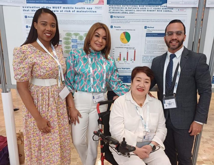Doctores de la Red Pública presentaron trabajos sobre nutrición en Francia Doctores de la Red Pública presentan trabajos sobre nutrición en Francia