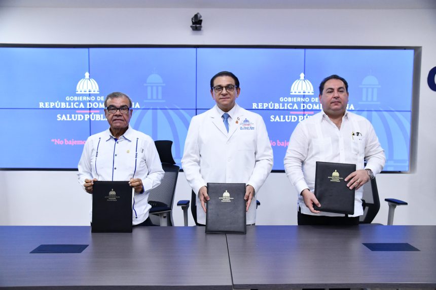 Gobierno y CMD firman memorándum de entendimiento para plazas a médicos especializados