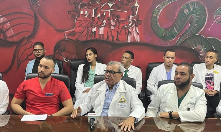 Médicos amenazan con abandonar servicios en el Moscoso Puello