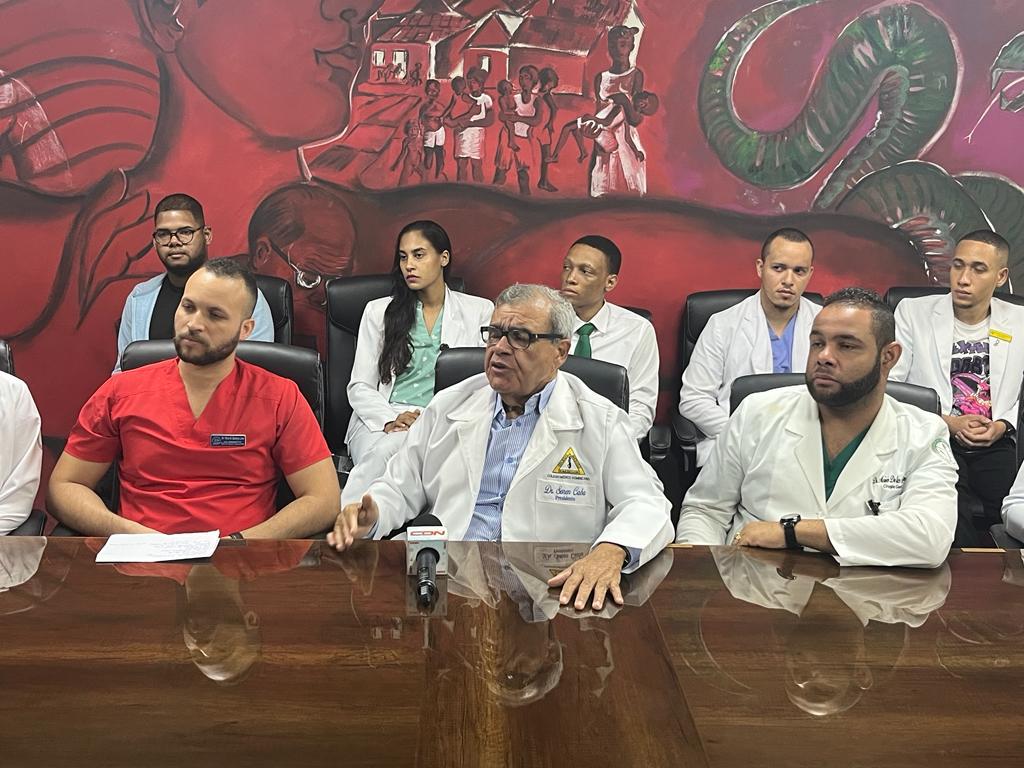 Médicos amenazan con abandonar servicios en el Moscoso Puello