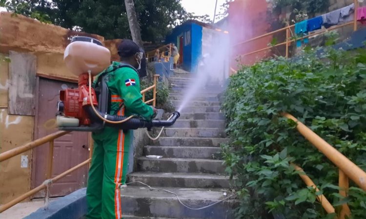MSP coordinó fumigación de 1,700 hogares en Santo Domingo