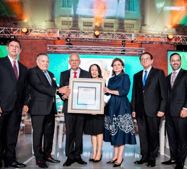 Quality Life Foundation reconoce trayectoria del Dr. Rafael Sánchez Español
