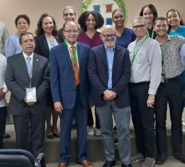 Experto destaca importancia de los exámenes médicos en la toma de decisiones clínicas