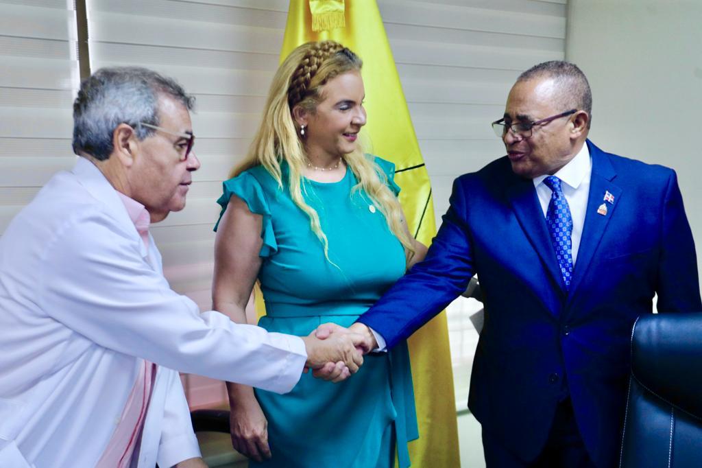 CMD, sociedades médicas y Salud Pública unen esfuerzos contra el dengue CMD, sociedades médicas y Salud Pública trabajarán de la mano para combatir el dengue