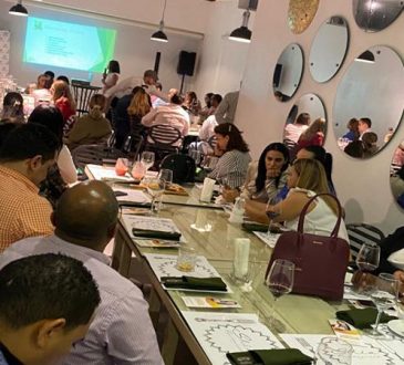 Ginecobstetras conversaron sobre el cáncer de mama en La Vega