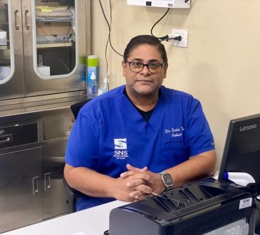 Odontólogo del Hospital de Engombe advierte sobre la periodontitis por mala higiene bucal