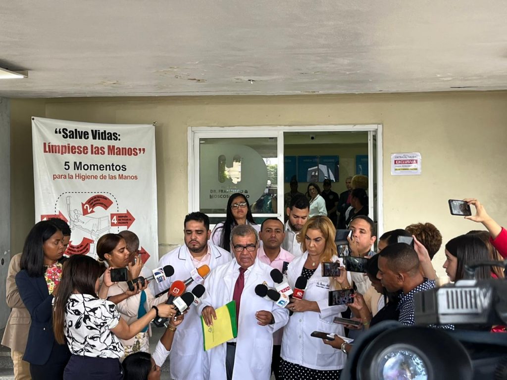 Galenos levantan paro de labores en el Moscoso Puello