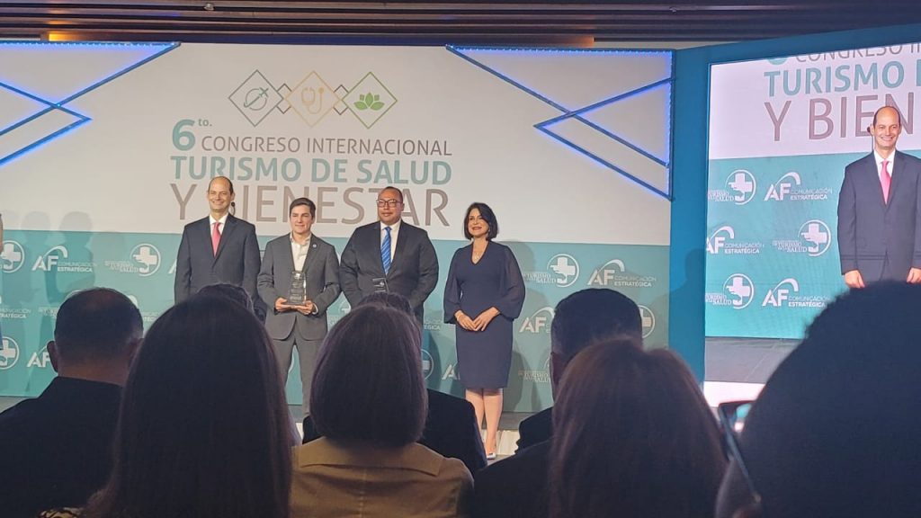Premian a INDOCAL y CEMDOE en cóctel inaugural del VI Congreso Internacional de Turismo