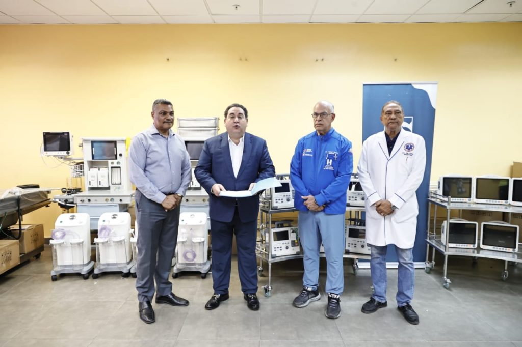 SNS entregó RD$ 9,371,773.60 en equipos al Traumatológico Darío Contreras SNS entregó RD$ 9,371,773.60 en equipos al Traumatológico Darío Contreras