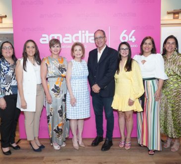 Amadita festejó su 64° aniversario con donativos a seis fundaciones