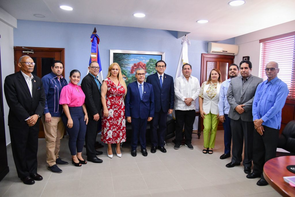 MSP y directiva saliente del CMD discuten logros en favor de los médicos